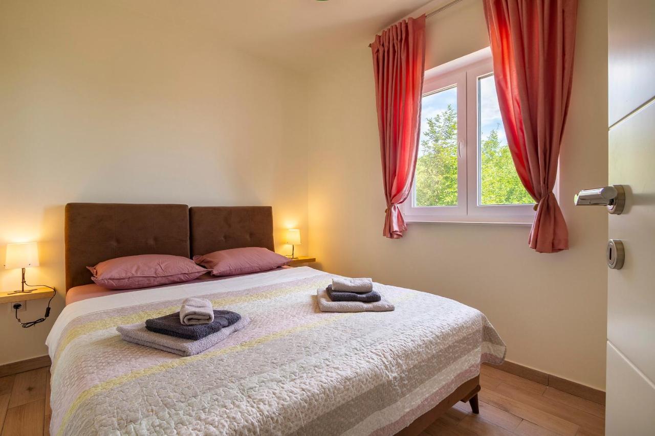 Apartmani Smokovo Jadranovo Exterior foto